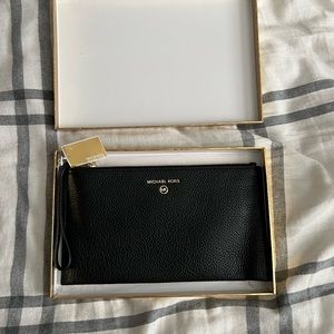 Michael kors wristlet